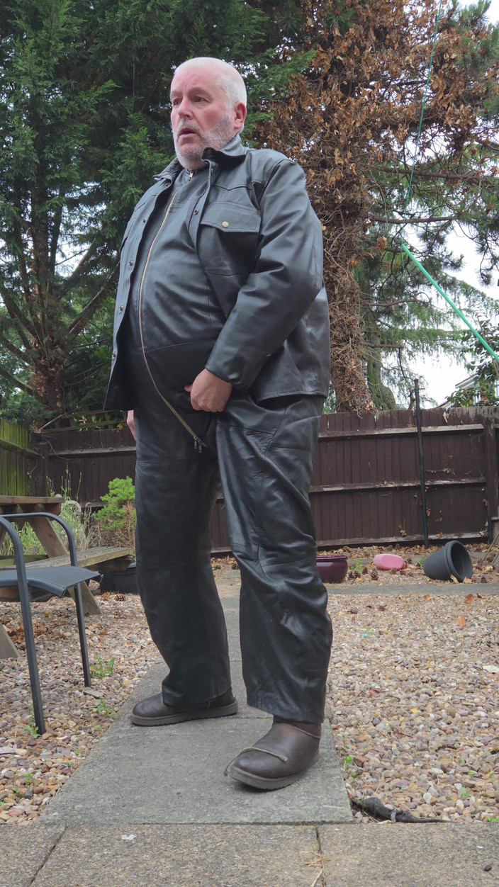 Leatherman63: 晨间皮革