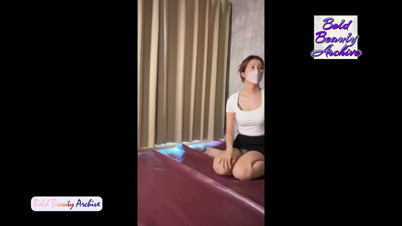 THAT'S WHAT SHE SAID: 豊満な熟女のバストが揺れる、生々しく強烈な刺激。秘密のオプションのバイブレーション、抵抗できないほど魅力的！