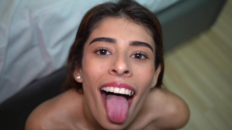 Valentino Roca TV: 小柄で遊び心のあるラティーナとのアナルセックス