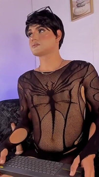 Sissy Ken Sare Cu Fund Gras În Timp Ce Se Atinge