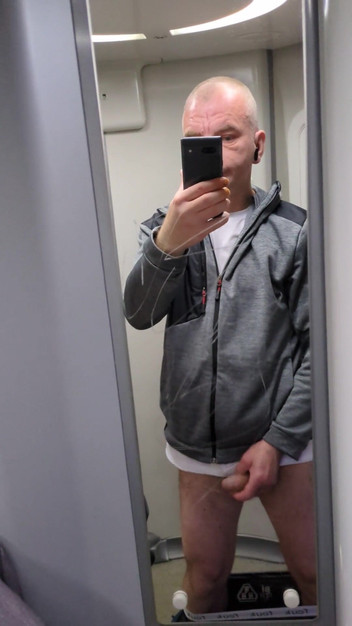 Polishx: トイレで