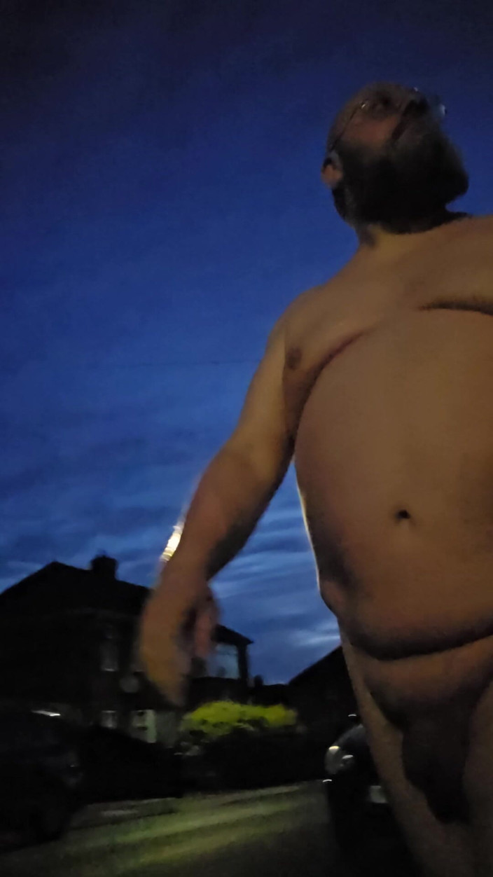 big_davec: Nude Walk Around the Neighborhood