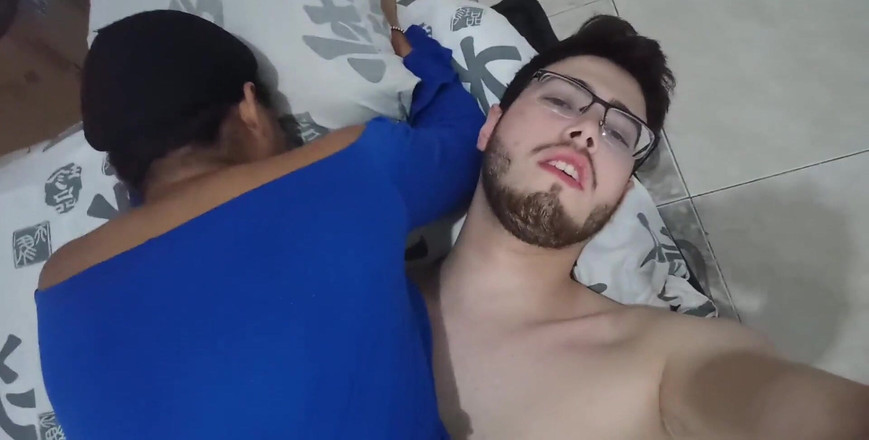 Pikaa6: Молода аматорська пара робить домашнє порно відео