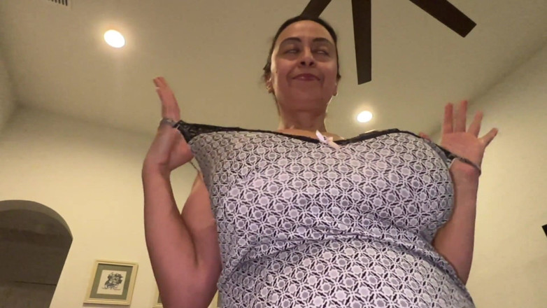 VeeVee Vixen: Tette lattiginose che rimbalzano