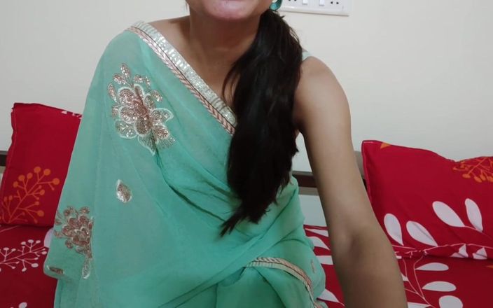 Saara Bhabhi: Hindi seksverhaal rollenspel - Indische stiefmoeder neukte haar stiefzoon terwijl hij...