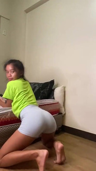 กล้ามเนื้อก้นขยับไปมา