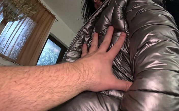 MilfyCalla: Un sacco di sperma sul mio piumino lucido dal Gardener 270