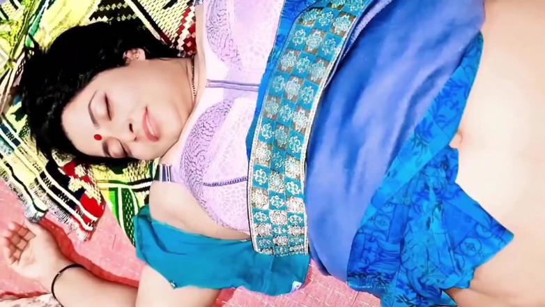 Sexybhabhi999: 마라티에서 큰 소리로 신음하는 남편 친구와 섹스하는 Marathi 여자