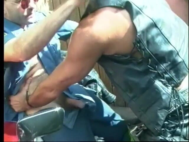 Gays Case: Naughty policeman fucks a tight ass biker bottom