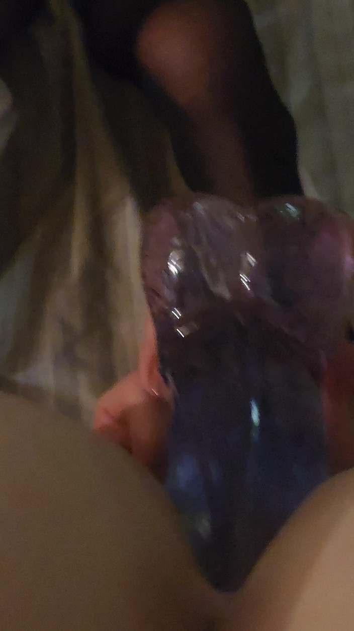 Goode Girl: Дівчина гуд смокче член і яйця чоловіка під час їзди на ділдо