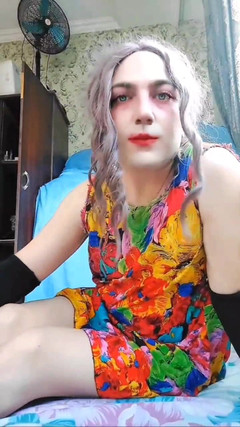 Kitty_Cross: Lekuk tubuhku lebih keras daripada kata-kata