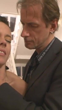 Passare la figa umiliante