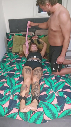 Only Owain: 给我的女友挠痒痒