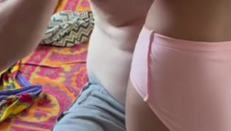 YourDickSucker: 女大学生想学习，但后来被干了