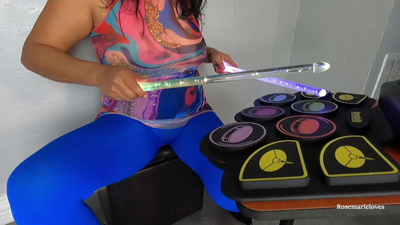 RosemarieLoves: MILF gra na perkusji vlog