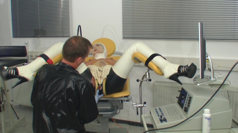 Rubber & Clinic Studio - 1ATOYS: 고무를 입은 미친 상복부 후장 검사