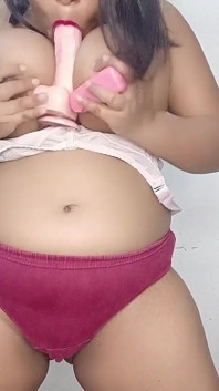 我的阴户想要一个真正强壮的鸡巴