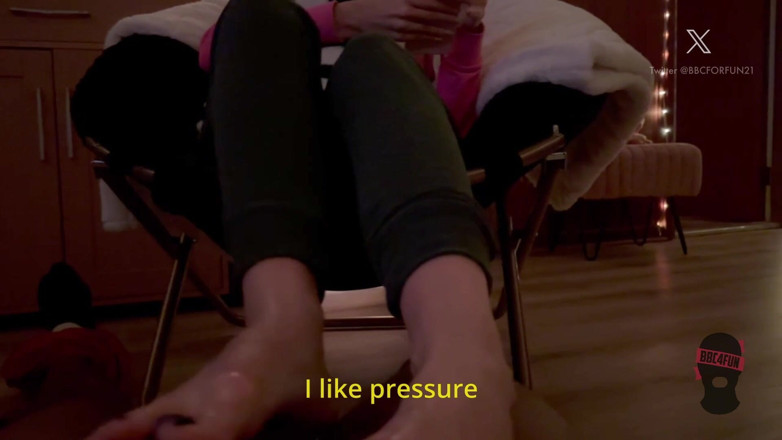 BBC4FUN: Kylie candy toes di-footjob dan dicrot sama besar pria kulit...