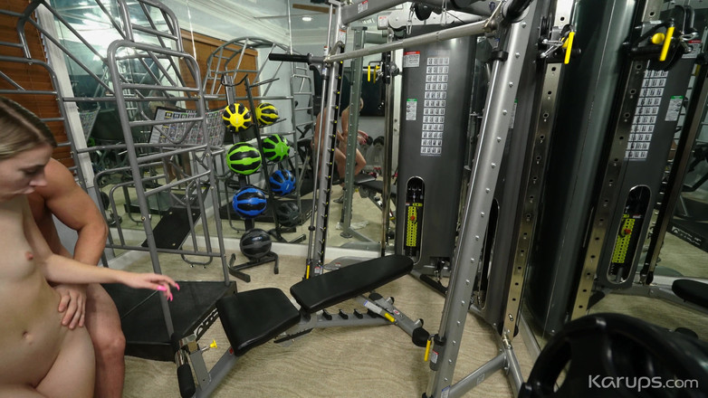 Karups POV: Cewek nakal ini dicrot sperma di gym