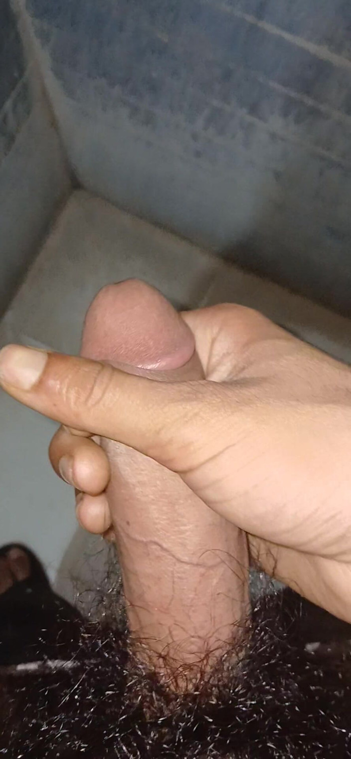 sofhiya391: Chico acabando en masturbación con la mano
