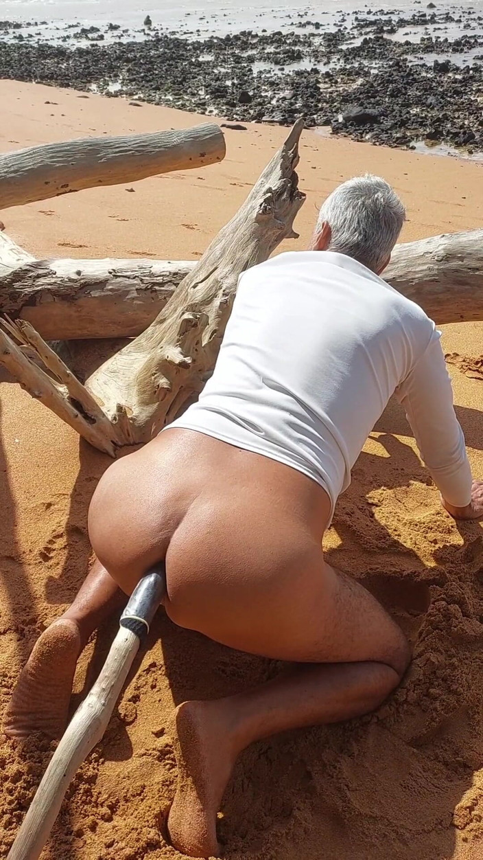 Ladysilvas: Ladysilva fait irruponcer son cul sexy avec une grosse bite épaisse...