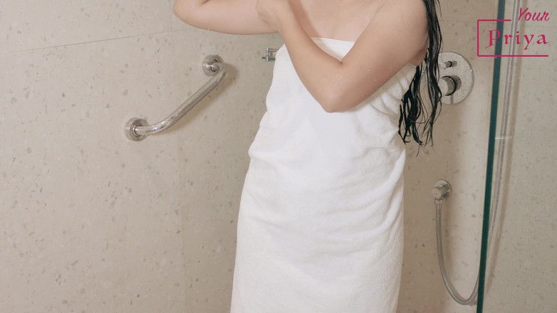 Your Priya: 힌디어 오디오로 샤워 후 핫한 인도 계모 로맨스와 섹스