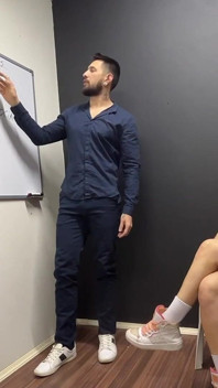 Schoolmeisje Verleidde De Leraar En Betaalde Met Haar Lichaam - Creampie Aan Het Einde