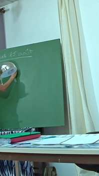 Długonoga milf jebana w dupę Przez stół biurowy przez dwóch facetów