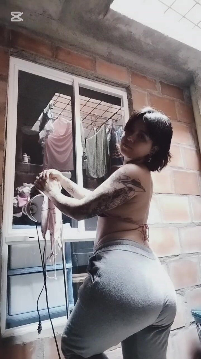 Dalyla: Kolombiyalı komşusunu izlerken dans ediyor