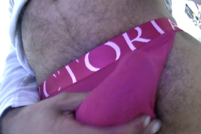 pantykok: Une culotte violette jouit