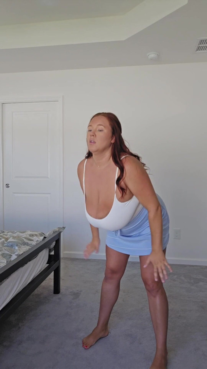 Annabelle Rogers: Workout and Stretching