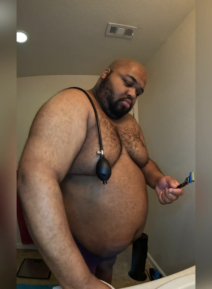 Blkhole420: 멀티 태스킹 내 머리를 면도하고 배를 팽창.