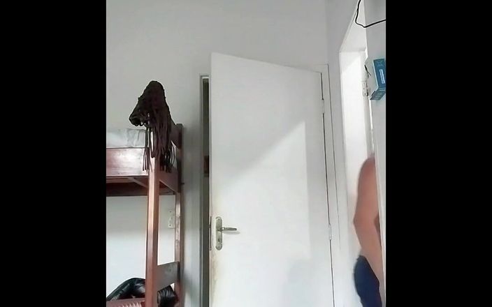 Marcosninfo: Saya menunjukkan garis tan saya di bilik mandi dan hampir...
