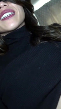 Bella donna sposata inizia con il pompino, svolta inaspettata porta in un intenso incontro creampie