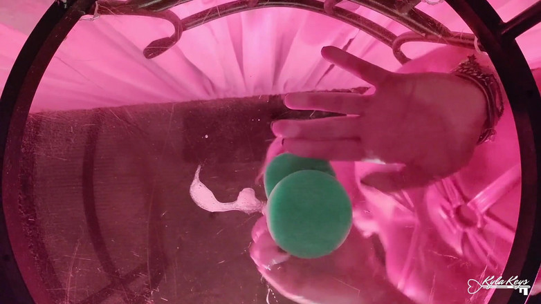 Kyla Keys: Alttan Bir Görünüm