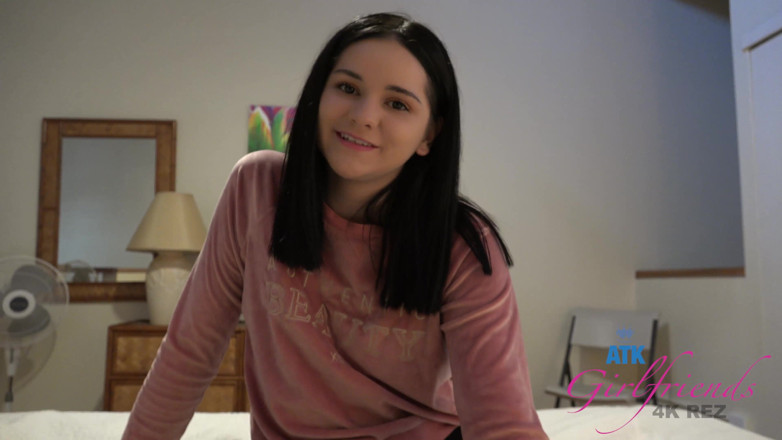 ATK Fans (Girlfriends): Ea îți face o labă cu picioarele și se întoarce la utilizarea mâinii...