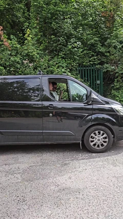 J’ai découvert que le plombier a baisé mon mari dans sa camionnette pendant que j’étais au travail