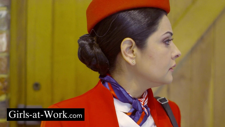 Girls At Work: Sex în patru cu Stewardesele într-un private Jet