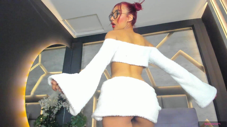 Lia Wood: Latina Con Capelli Rossi E Occhiali Con Un Corpo Perfetto...