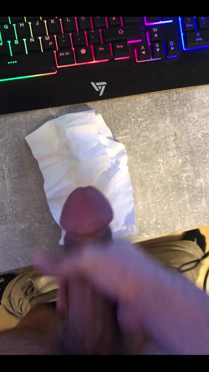 Hotlover1995x: Německý velký penis potřebuje znovu stříkat