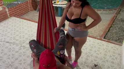 Bigboobssex: Hintli üvey kız kardeşimle çok azgın bir sohbet kabinde yalnızken vahşi bir...