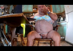 Mark Fletcher memakai coli dan seluar dalam menjilat air mani saya