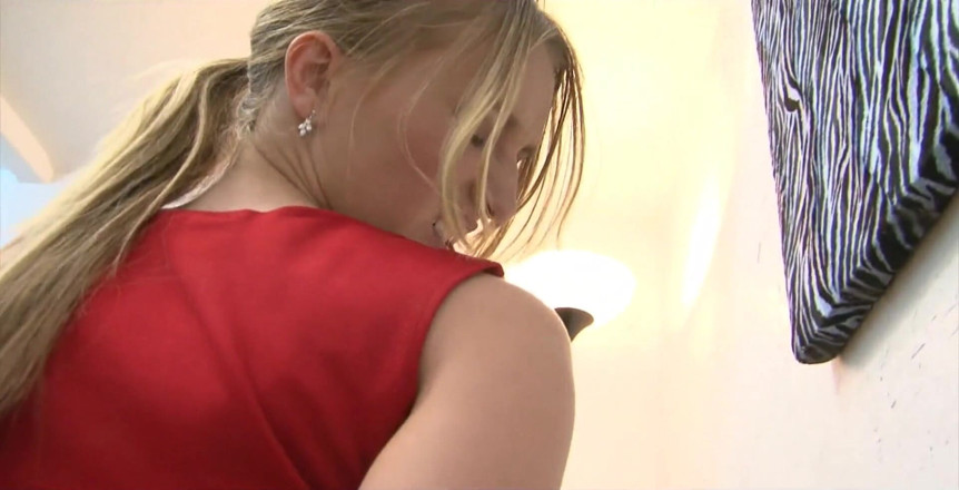 Femdom Austria: Sadistische cheerleader-ballbusting-spaß!