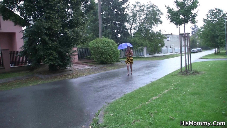 His Mommy: 从雨中湿，然后从性爱中湿