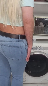 Mein sexy arsch in jeans mit bräunungsstreifen