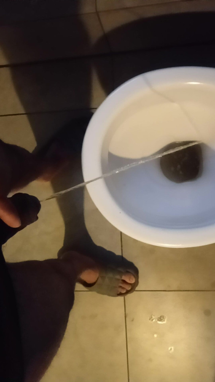 Kejken87: Branlette après pisse