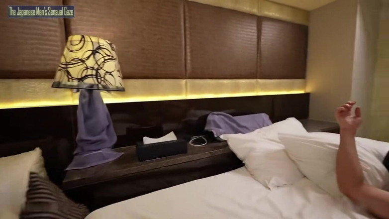 A case of fling: 『Fallen Star Surge』が展開し、豊満な元アイドルが大胆な変身の瞬間を明かす