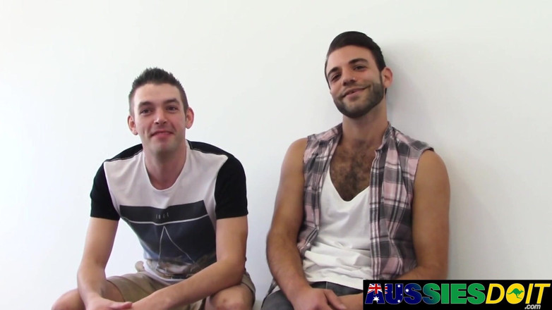 AussiesDoIt: Dotado australiano Danny folla el culo cachondo de Lewis