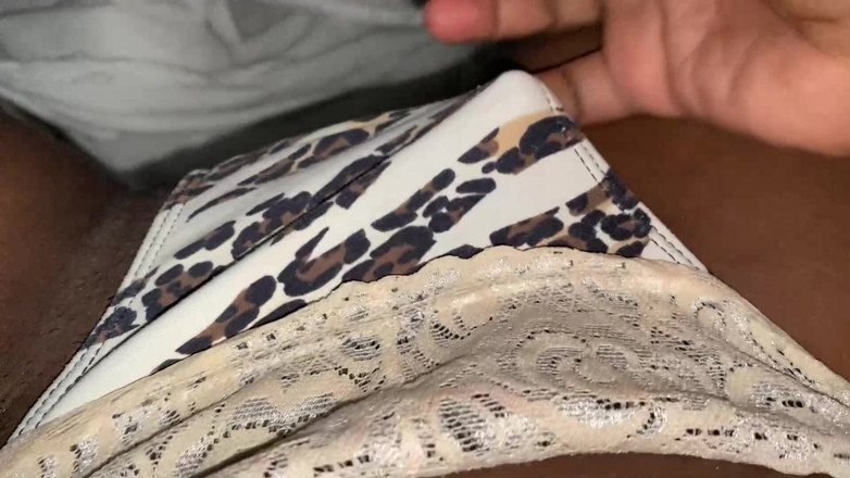 omairaberbatov: Tバックを引っ張って、とても美味しいです