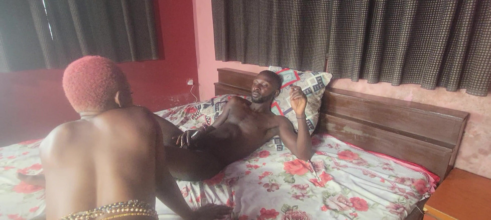 Switcock: 小柄でジューシーな膣を持つ